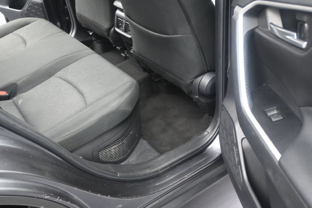 Used 2022 Toyota RAV4 XLE AWD/4WD image 14