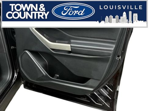 Used 2024 Ford Explorer XLT w/ Equipment Group 202A RWD image 16