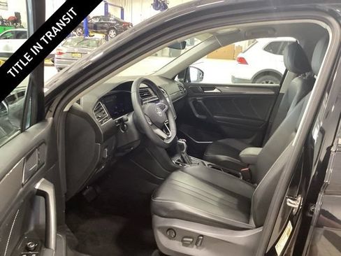 Used 2024 Volkswagen Tiguan SE AWD/4WD image 10