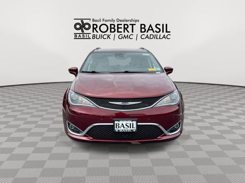 Used 2019 Chrysler Pacifica Touring-L w/ Advanced Safetytec Group FWD image 3