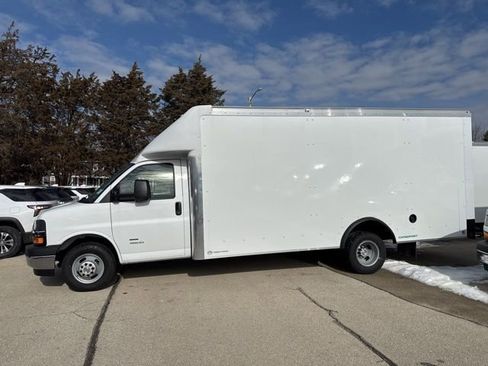 New 2025 Chevrolet Express 4500 w/ Power Convenience Package RWD image 2