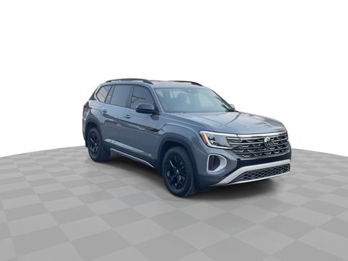Used 2026 Volkswagen Atlas Peak Edition AWD/4WD image 2