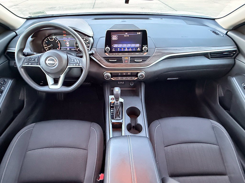 Used 2025 Nissan Altima 2.5 SV FWD image 14