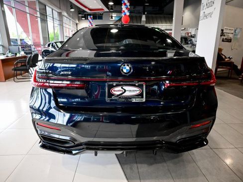 Used 2022 BMW 750i xDrive w/ Luxury Rear Seating Package AWD/4WD image 6