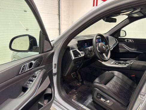 Used 2025 BMW X5 xDrive40i w/ M Sport Package image 12