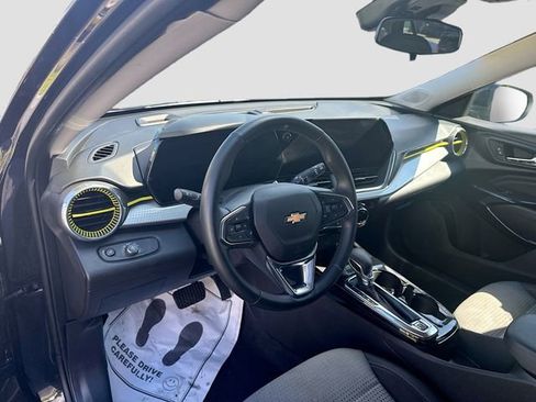 Used 2025 Chevrolet Trax LT w/ Driver Confidence Package image 12