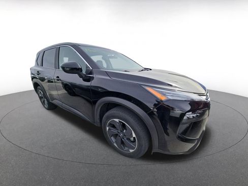 Used 2025 Nissan Rogue SV FWD image 3