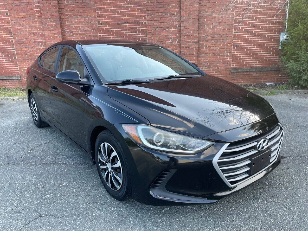 Used 2017 Hyundai Elantra SE FWD image 1