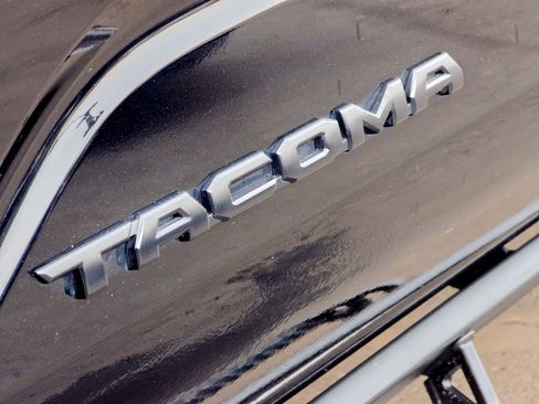 Used 2024 Toyota Tacoma TRD Off-Road image 9