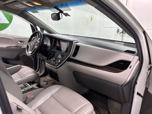 Used 2017 Toyota Sienna XLE Premium AWD/4WD image 17