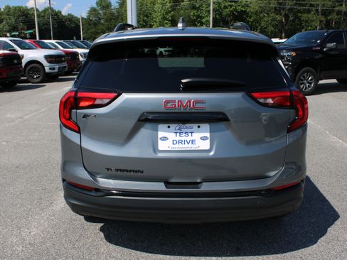 Used 2021 GMC Terrain SLE w/ Elevation Edition FWD image 7