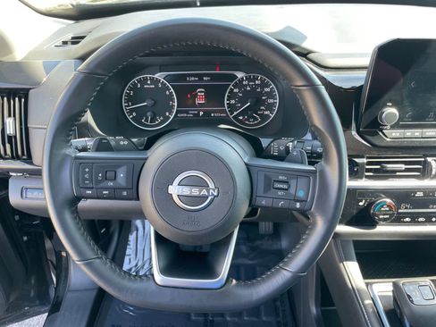 Used 2025 Nissan Pathfinder SV FWD image 12