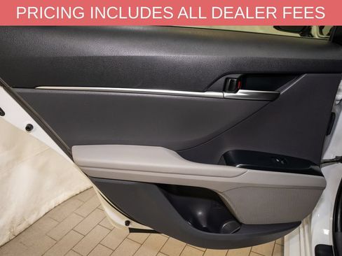 Used 2018 Toyota Camry FWD image 8