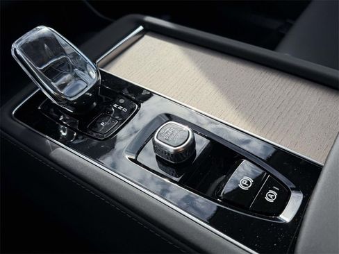 New 2026 Volvo XC90 B6 Plus w/ Protection Package Premier AWD/4WD image 6