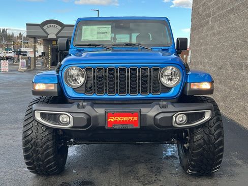 New 2025 Jeep Gladiator Sport w/ Premium Package image 2