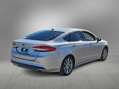 Used 2017 Ford Fusion SE w/ Fusion SE Technology Package image 8