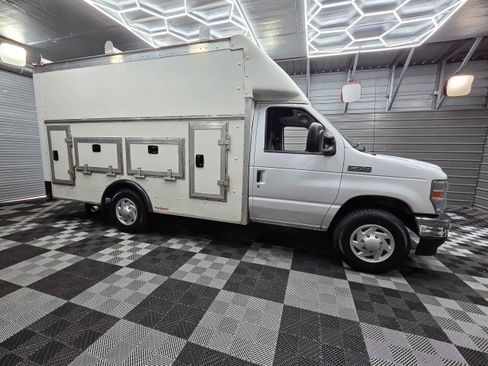 Used 2022 Ford E-350 and Econoline 350 Super Duty w/ Power Windows & Locks Group RWD image 10