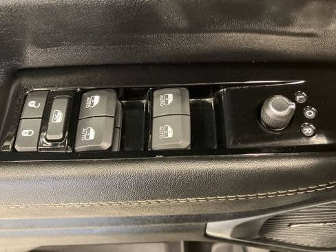 Used 2024 Jeep Wagoneer Series III AWD/4WD image 14