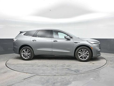 Used 2024 Buick Enclave Avenir AWD/4WD image 9