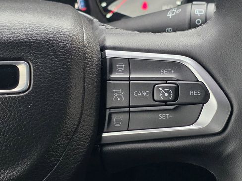 Used 2023 Jeep Compass Latitude w/ Sun and Sound Group AWD/4WD image 19