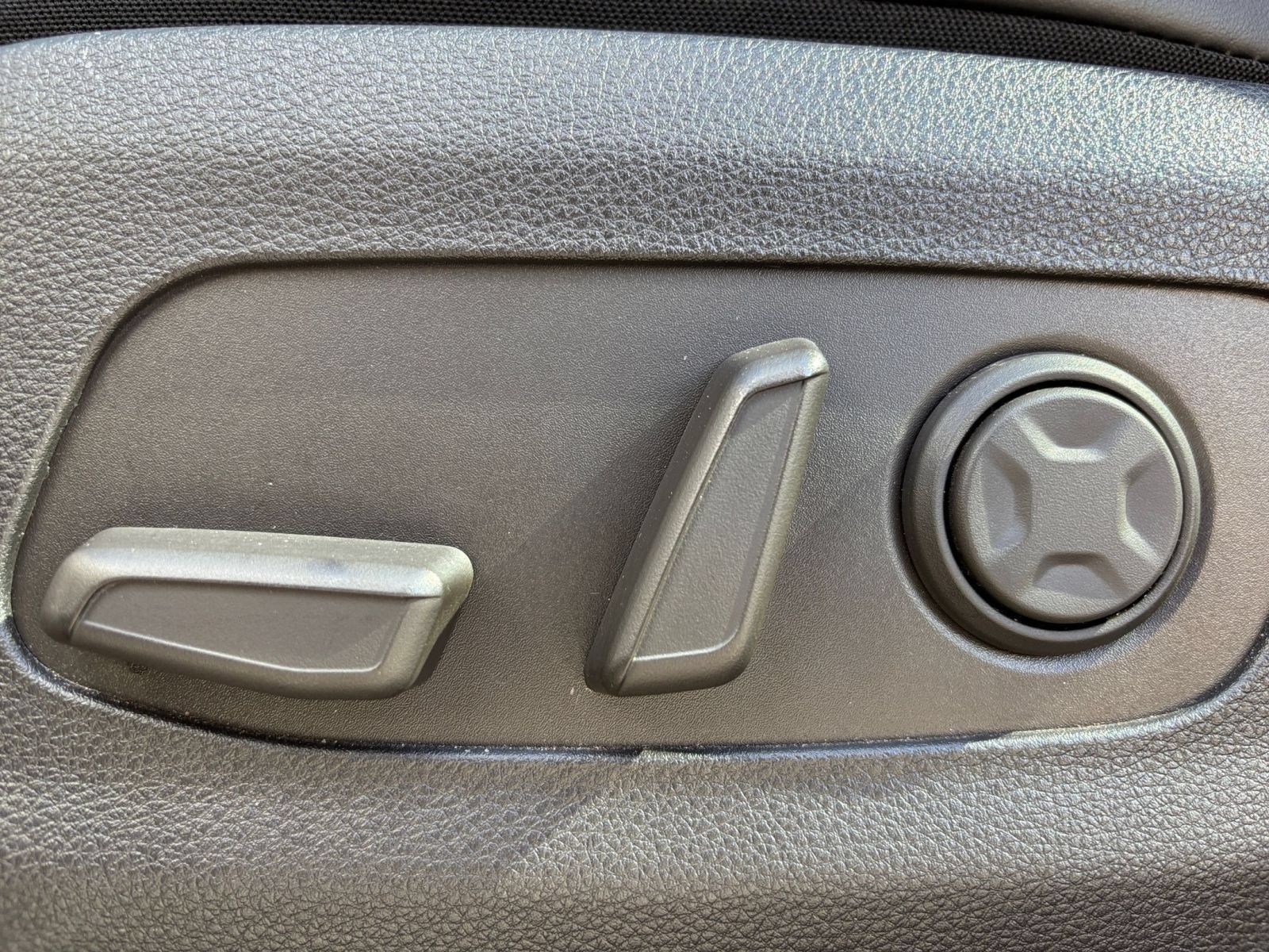 Used 2026 Kia Carnival FWD image 22