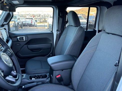 New 2026 Jeep Gladiator Sport AWD/4WD image 12