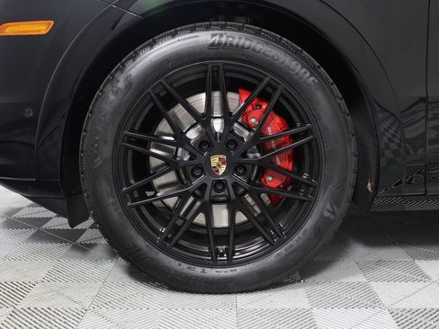 Certified 2025 Porsche Cayenne GTS AWD/4WD image 30