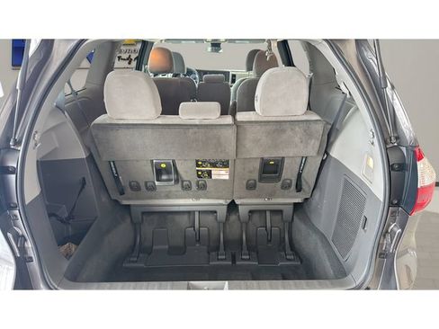 Used 2018 Toyota Sienna LE FWD image 20
