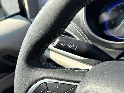 Used 2023 Chrysler Pacifica Touring-L FWD image 17