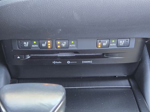 Used 2020 Lexus ES 300h w/ Premium Package image 27