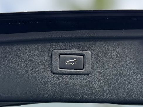 Used 2017 Subaru Outback 3.6R Limited AWD/4WD image 19