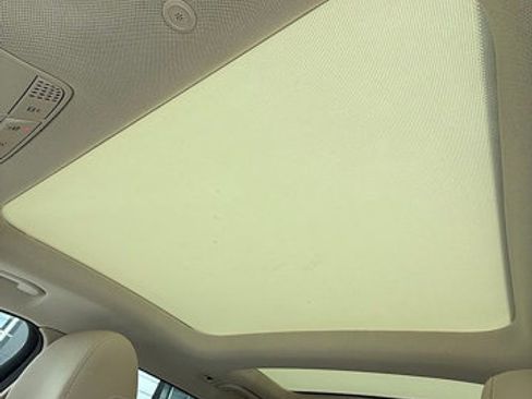 Used 2020 Mercedes-Benz GLC 300 4MATIC image 32