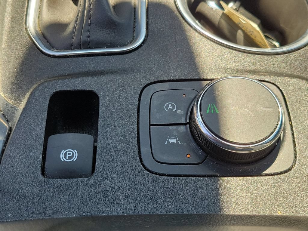 Used 2023 Chevrolet Traverse LT w/ LPO, Floor Liner Package FWD image 33