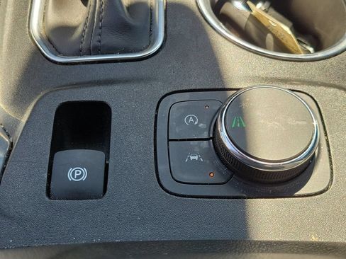 Used 2023 Chevrolet Traverse LT w/ LPO, Floor Liner Package FWD image 33