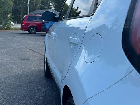 Used 2016 Kia Soul + image 18