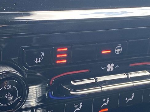 New 2025 Jeep Grand Cherokee Altitude image 19