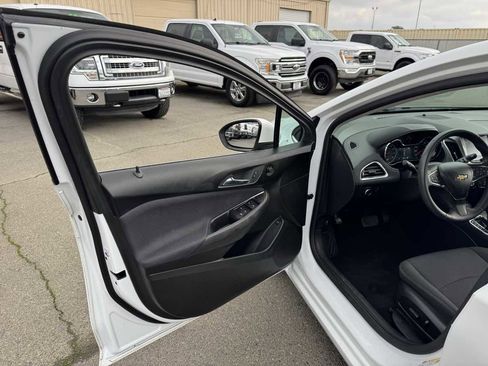 Used 2017 Chevrolet Cruze LT w/ Convenience Package image 23