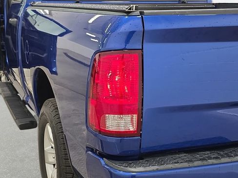 Used 2018 RAM 1500 Express AWD/4WD image 31