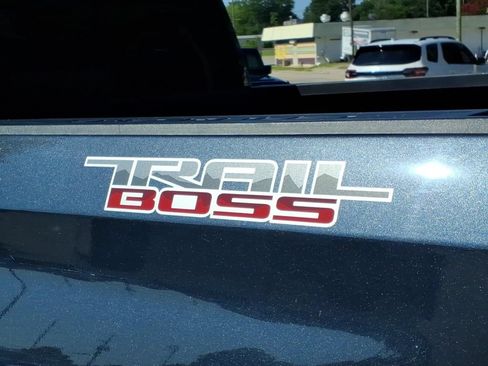 Used 2021 Chevrolet Silverado 1500 LT Trail Boss w/ Convenience Package II AWD/4WD image 8