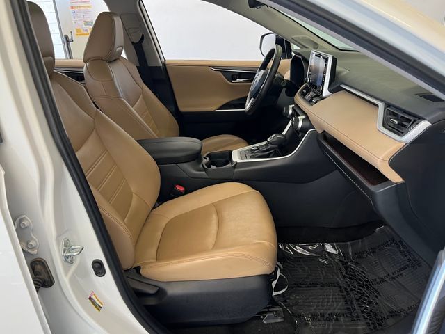 Used 2021 Toyota RAV4 Limited AWD/4WD image 42