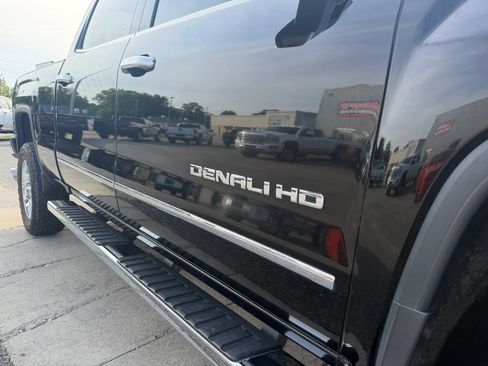 Used 2016 GMC Sierra 2500 Denali w/ Duramax Plus Package AWD/4WD image 10
