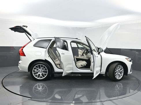 Used 2025 Volvo XC60 B5 Ultra w/ Protection Package Premier image 34