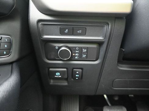 Used 2022 Ford Expedition XLT image 18