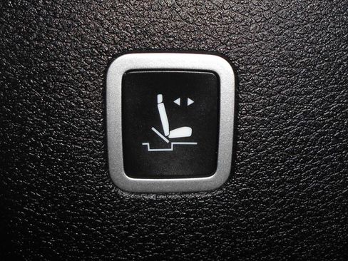 Used 2024 Chrysler Pacifica Touring-L FWD image 22