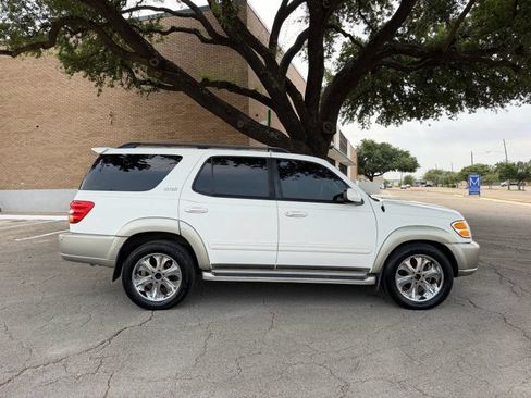 Used 2004 Toyota Sequoia SR5 RWD image 2
