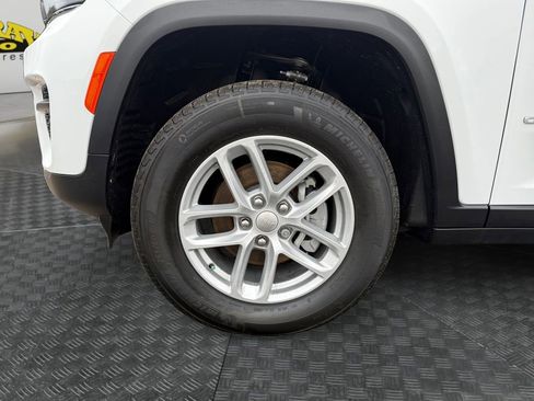 New 2025 Jeep Grand Cherokee Laredo image 14