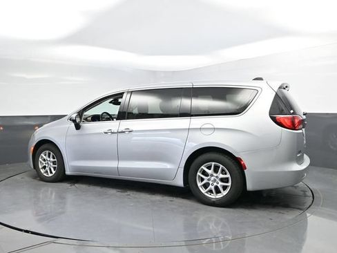 Used 2023 Chrysler Voyager LX FWD image 8