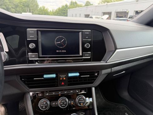 Used 2019 Volkswagen Jetta R-Line FWD image 32
