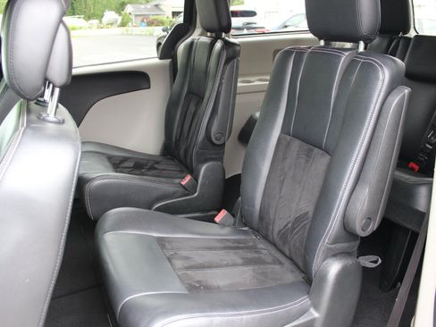 Used 2017 Dodge Grand Caravan SXT FWD image 31