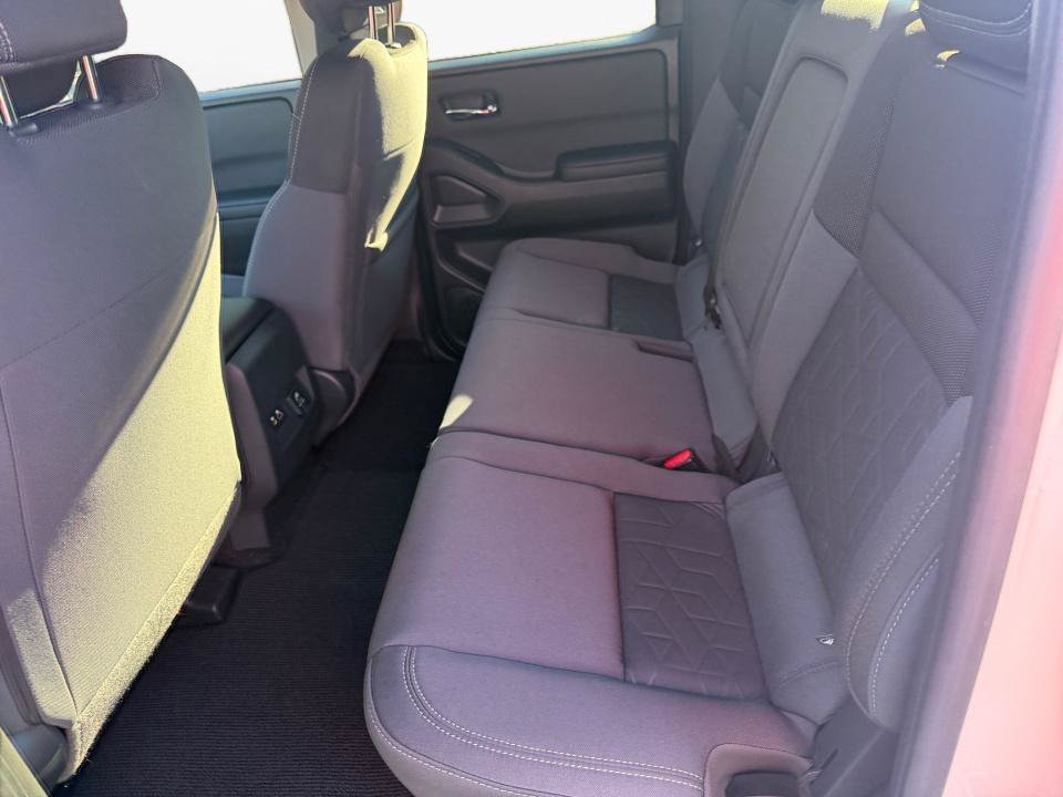 Used 2025 Nissan Frontier SV w/ SV Convenience Package RWD image 13